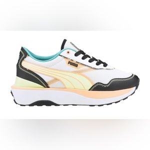 PUMA SNEAKERS size 8.5